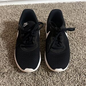 Nike Tanjun Women's Tennis Shoes